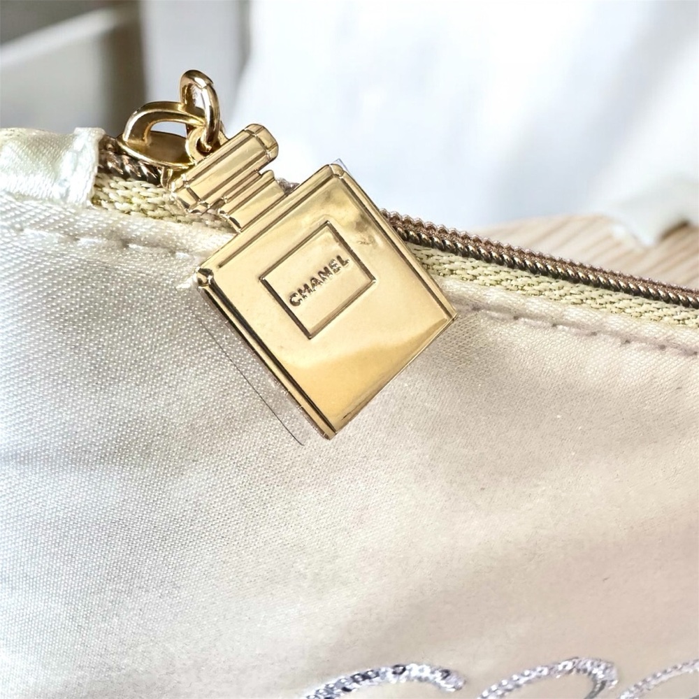 Chanel Coco Mademoiselle Cosmetic Pouch Beauty Makeup Bag Clutch Gold Charm NEW - Picture 3 of 8